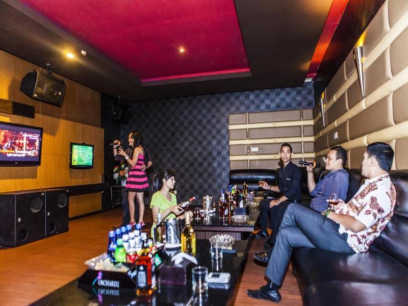 Отель Orchardz Jayakarta Экстерьер фото