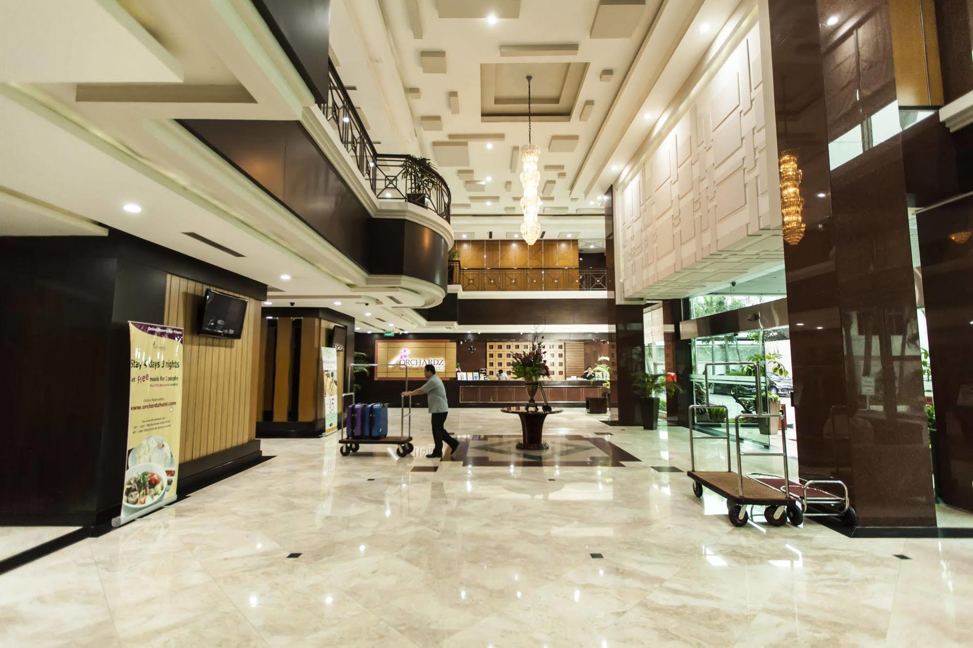 Отель Orchardz Jayakarta Экстерьер фото